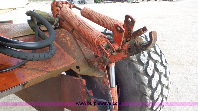 image for item J8373 Hesston 6600 self-propelled swather