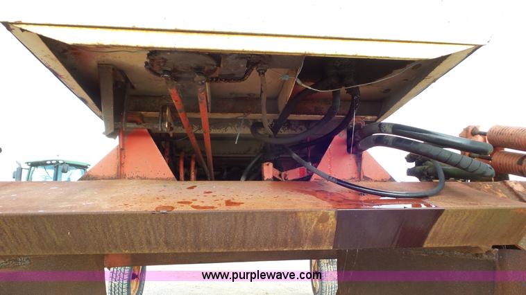 image for item J8373 Hesston 6600 self-propelled swather