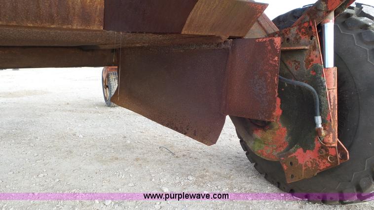 image for item J8373 Hesston 6600 self-propelled swather