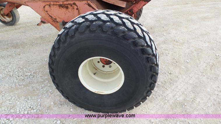 image for item J8373 Hesston 6600 self-propelled swather