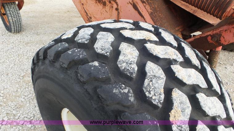image for item J8373 Hesston 6600 self-propelled swather