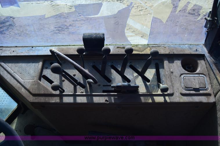 image for item K4457 1987 Caterpillar Challenger 65 tractor