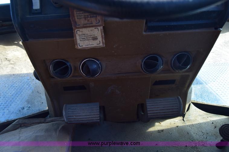 image for item K4457 1987 Caterpillar Challenger 65 tractor