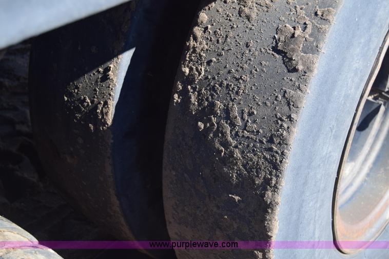 image for item K4457 1987 Caterpillar Challenger 65 tractor