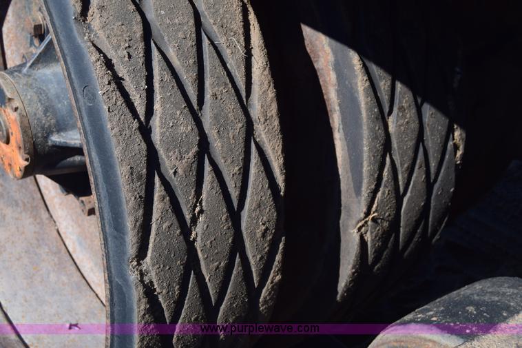 image for item K4457 1987 Caterpillar Challenger 65 tractor