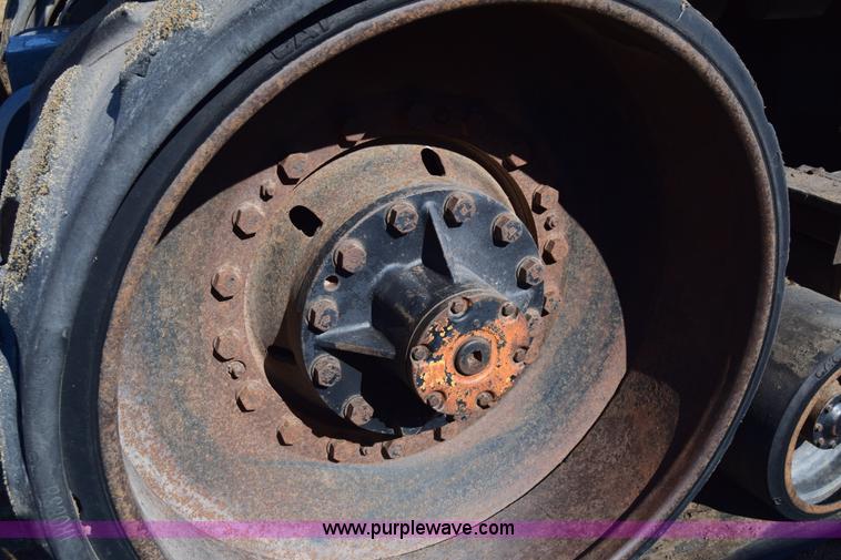 image for item K4457 1987 Caterpillar Challenger 65 tractor