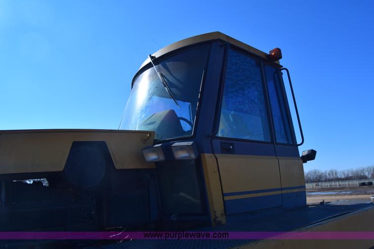 image for item K4457 1987 Caterpillar Challenger 65 tractor