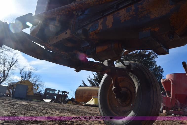 image for item L1012 Minneapolis Moline 445 tractor