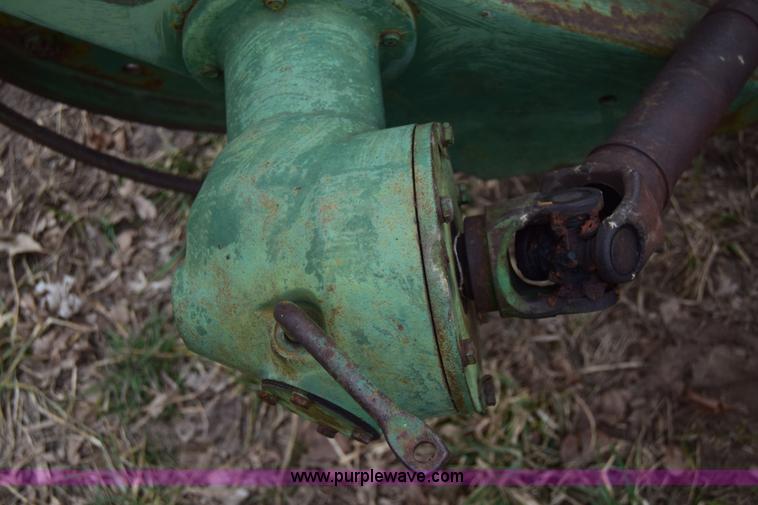 image for item L1025 John Deere 640 hay rake