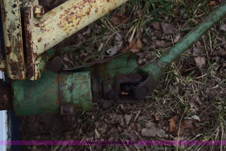 image for item L1025 John Deere 640 hay rake