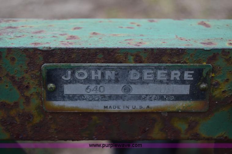 image for item L1025 John Deere 640 hay rake