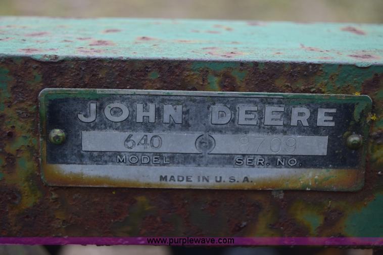 image for item L1025 John Deere 640 hay rake