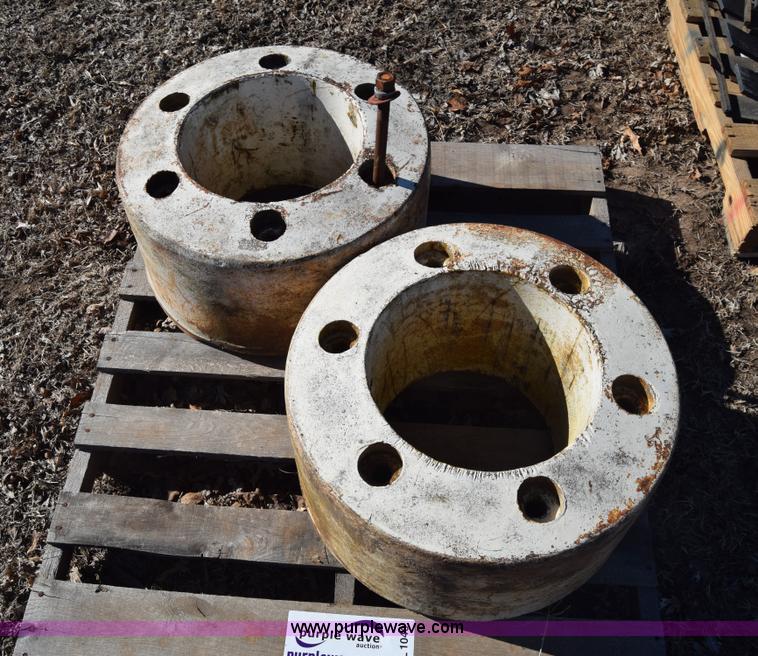 (2) Allis Chalmers wheel weights in Mt. Hope, KS Item L1040 sold