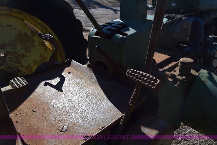 image for item L1053 John Deere B tractor