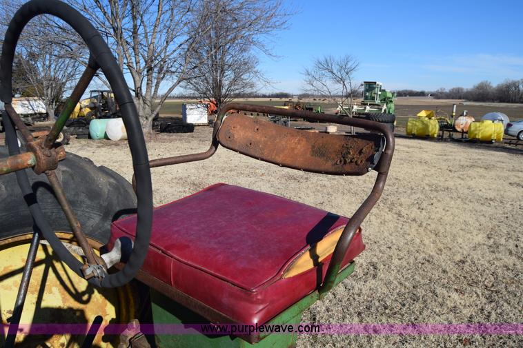 image for item L1053 John Deere B tractor