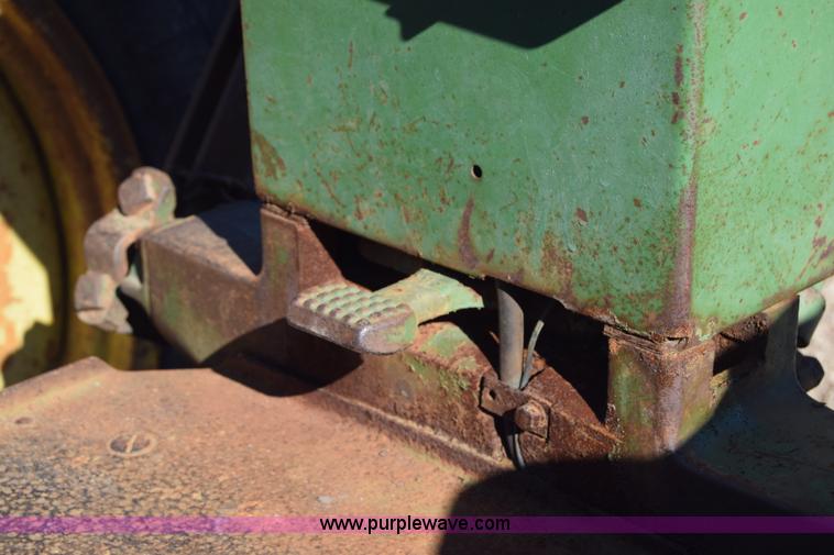 image for item L1053 John Deere B tractor