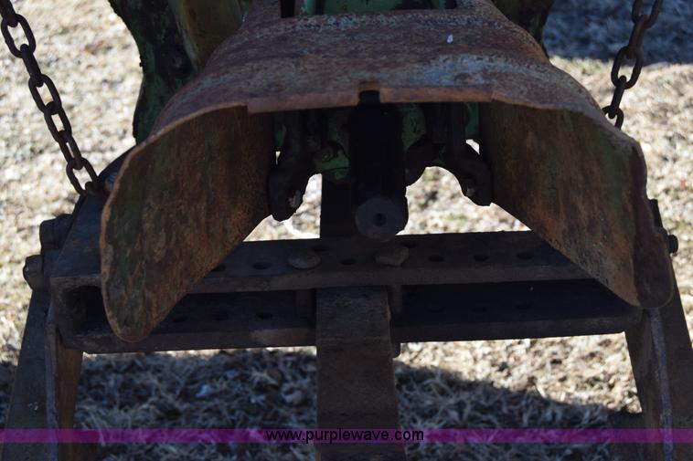 image for item L1053 John Deere B tractor