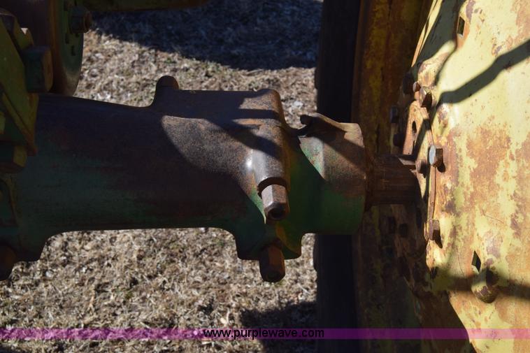 image for item L1053 John Deere B tractor