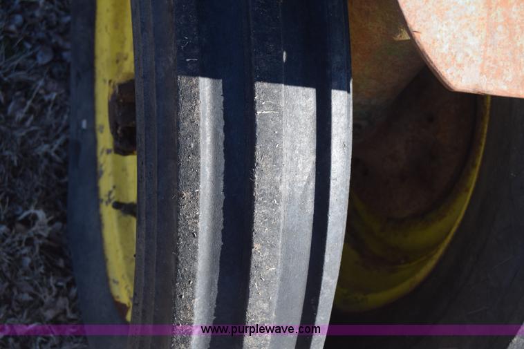 image for item L1053 John Deere B tractor