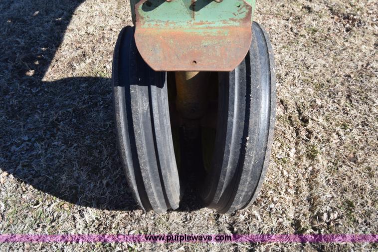 image for item L1053 John Deere B tractor