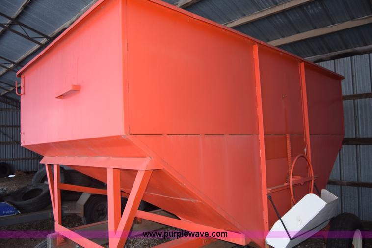 image for item L1085 Gravity wagon