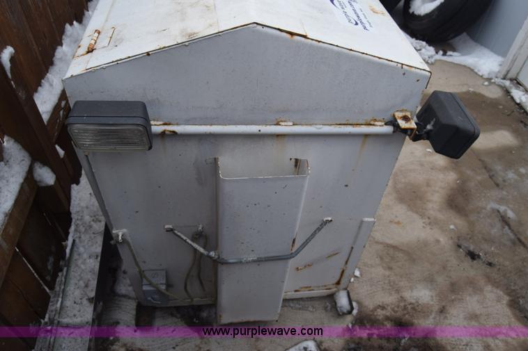 image for item L1096 Bar-Six cake feeder