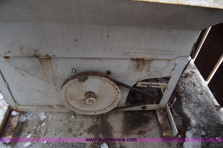 image for item L1096 Bar-Six cake feeder