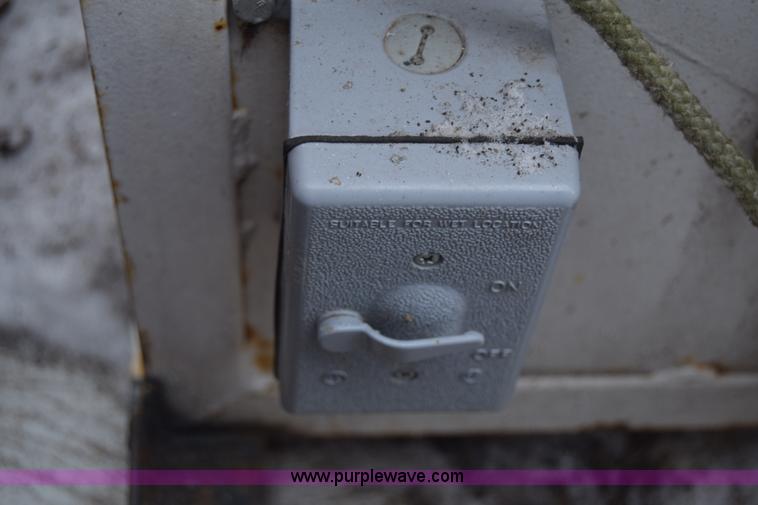 image for item L1096 Bar-Six cake feeder