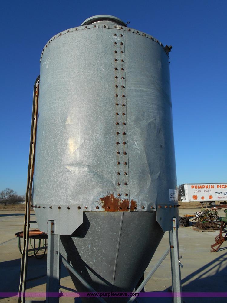 image for item L1126 Schuld grain bin
