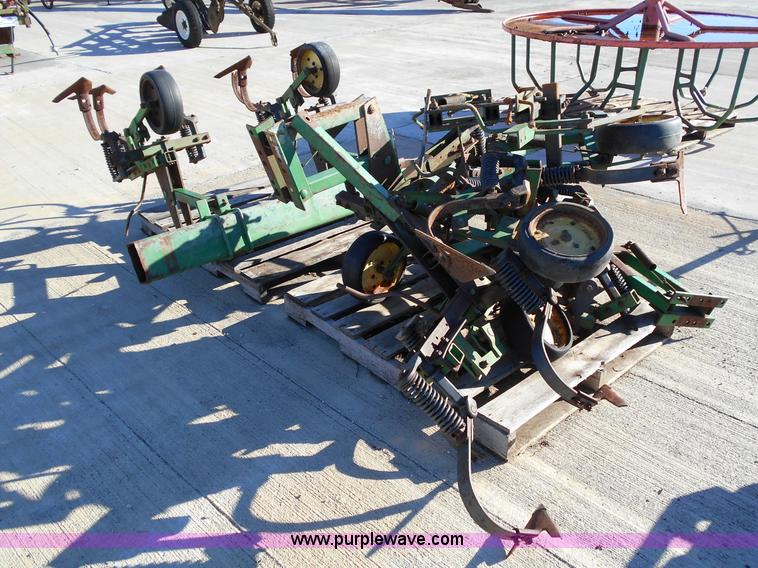 image for item L1132 John Deere chisel parts