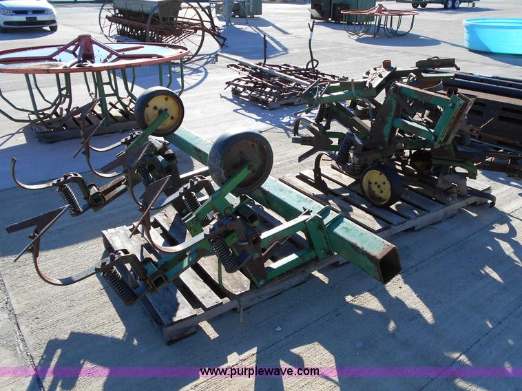 image for item L1132 John Deere chisel parts