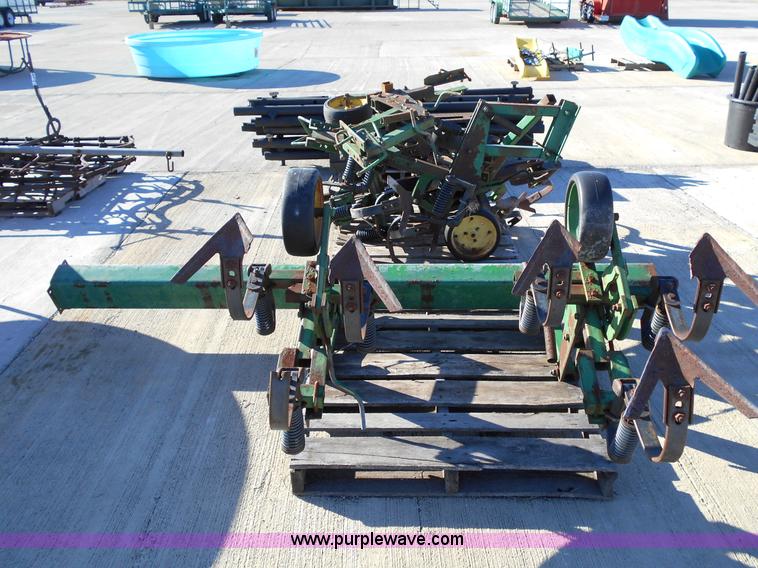 image for item L1132 John Deere chisel parts