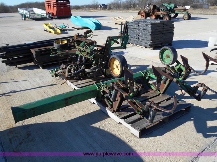 image for item L1132 John Deere chisel parts