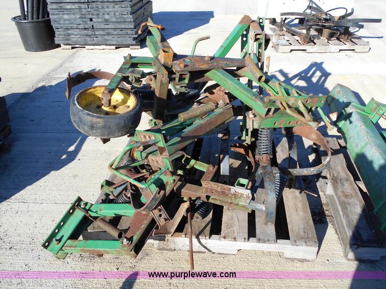 image for item L1132 John Deere chisel parts