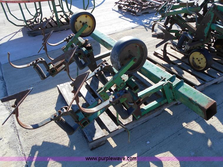 image for item L1132 John Deere chisel parts