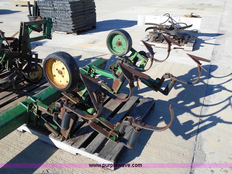 image for item L1132 John Deere chisel parts