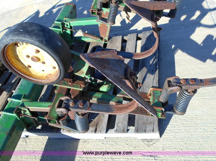 image for item L1132 John Deere chisel parts