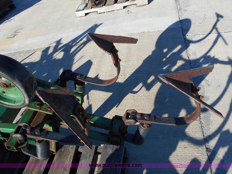 image for item L1132 John Deere chisel parts