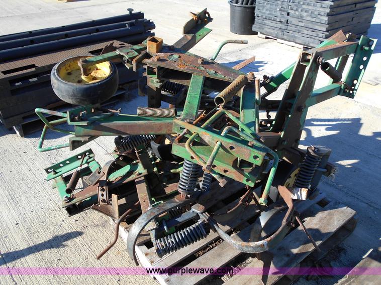 image for item L1132 John Deere chisel parts