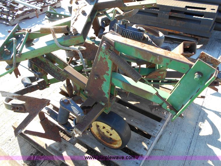 image for item L1132 John Deere chisel parts