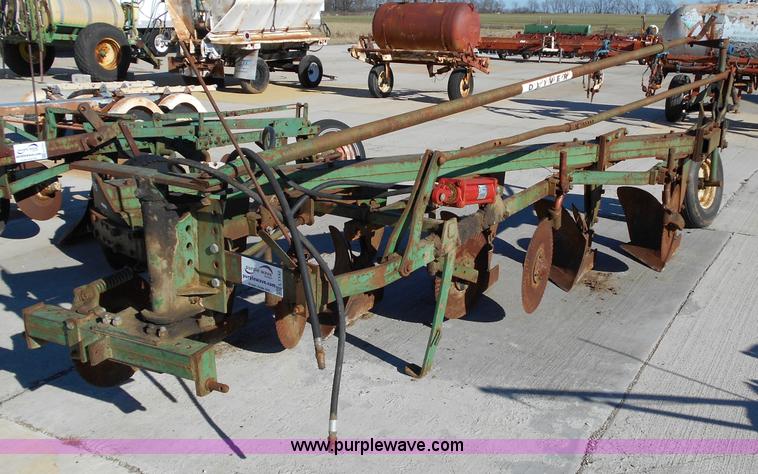 image for item L1142 Oliver 565 five bottom plow