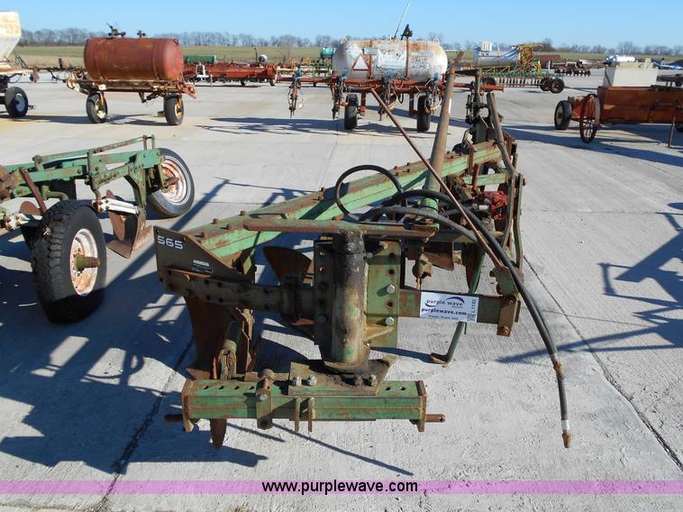 image for item L1142 Oliver 565 five bottom plow