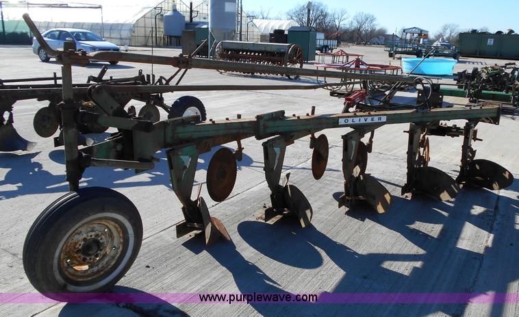 image for item L1142 Oliver 565 five bottom plow