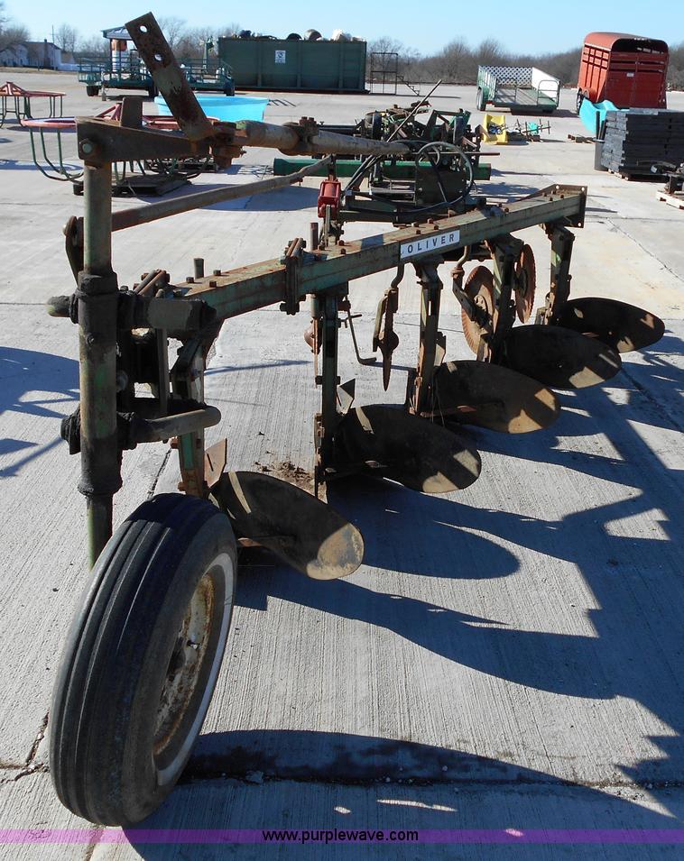 image for item L1142 Oliver 565 five bottom plow