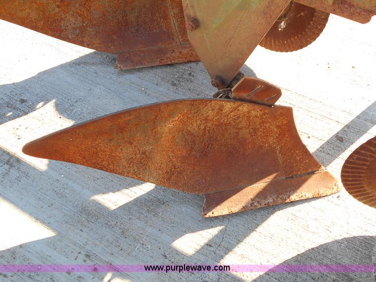 image for item L1142 Oliver 565 five bottom plow