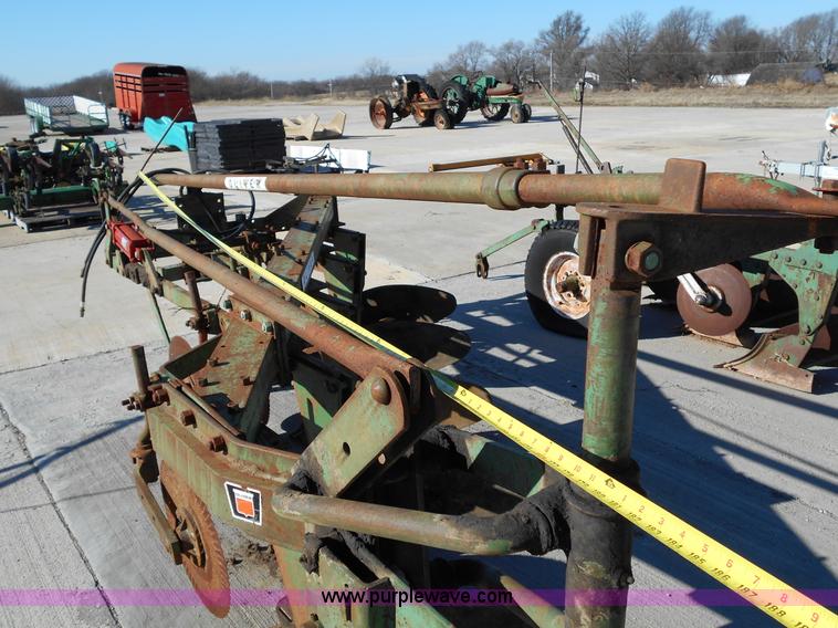 image for item L1142 Oliver 565 five bottom plow