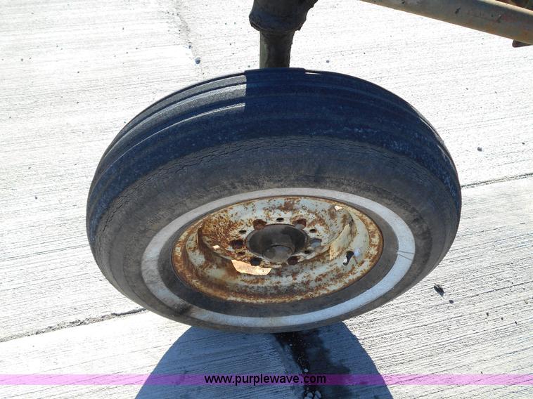 image for item L1142 Oliver 565 five bottom plow