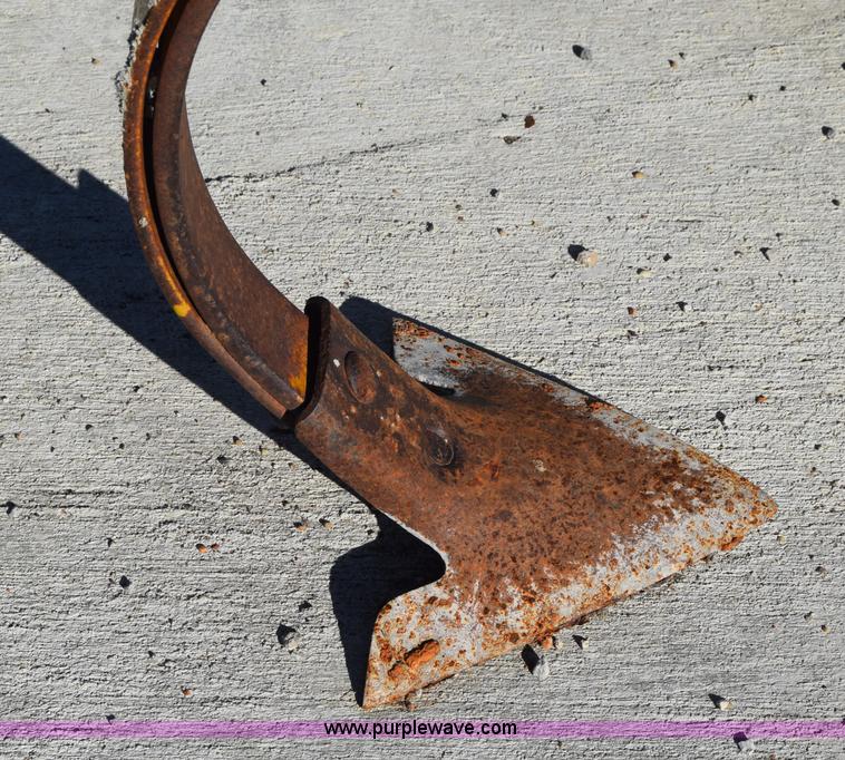 image for item L1159 Kewanee 250 Super Shank field cultivator