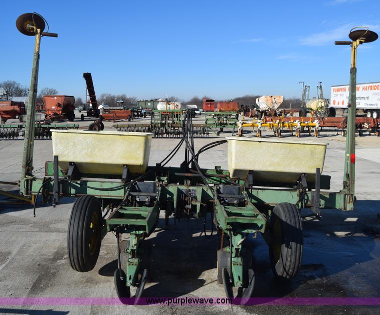 image for item L1167 John Deere 7000 planter