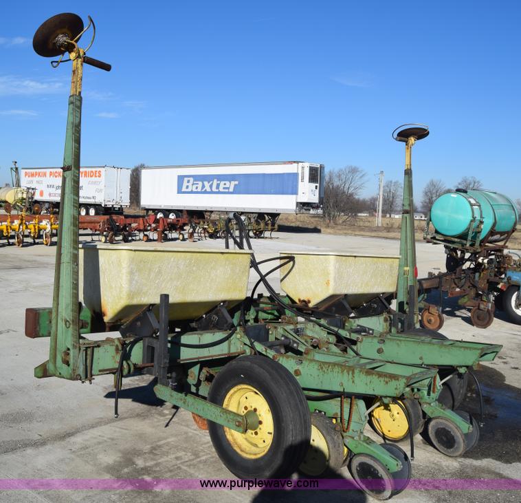 image for item L1167 John Deere 7000 planter